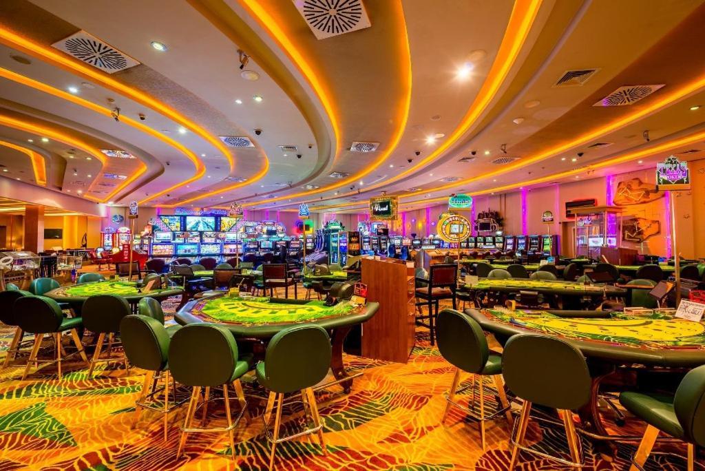 Vuni Palace Premium Hotel & Spa & Casino Beachfront Location ! Kirenia Zewnętrze zdjęcie